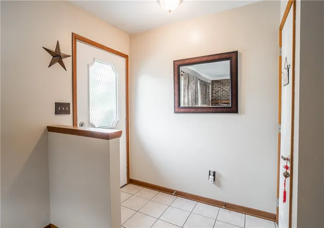Photo 3 of Sale Pending at 950 Suncrest Dr, Springfield, OH 45503 | MLS# 965302 | Listing updated on 2026-08-14