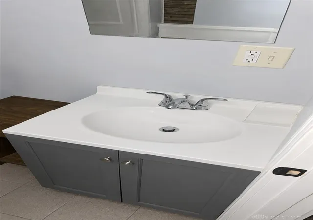 Listing Photo 4 - Condo for sale in building located at 27 Davis Ave, Dayton, OH 45403