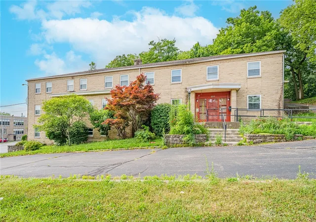 image of 220 W Siebenthaler Ave, Dayton, OH 45405 | MLS# 965672