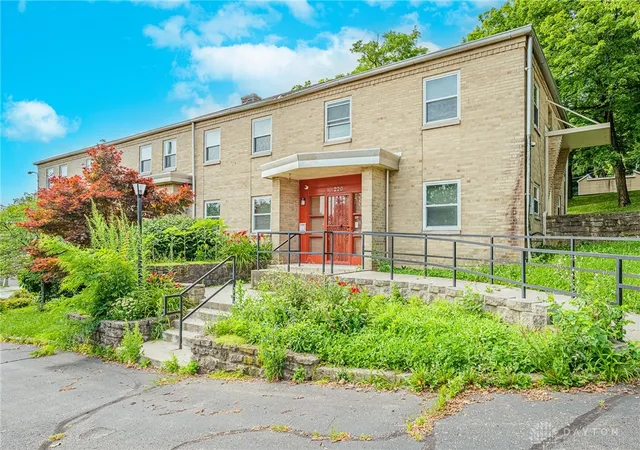 image of 220 W Siebenthaler Ave, Dayton, OH 45405 | MLS# 965672