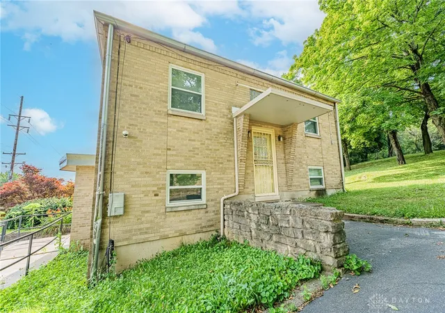 image of 220 W Siebenthaler Ave, Dayton, OH 45405 | MLS# 965672