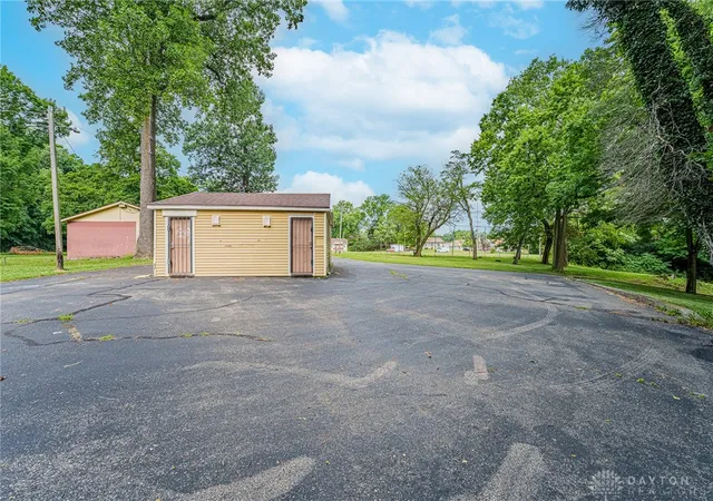 Photo 61 of Single family home for sale at 220 W Siebenthaler Ave, Dayton, OH 45405 | MLS# 965672 | Listing updated on 2026-08-25