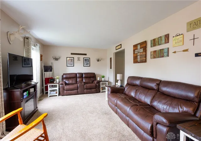 2nd image of 1599 Woodside Dr, Wilmington, OH 45177 | MLS# 965736