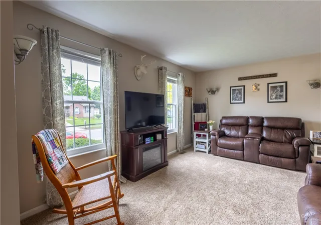 3rd image of 1599 Woodside Dr, Wilmington, OH 45177 | MLS# 965736