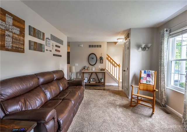 5th image of 1599 Woodside Dr, Wilmington, OH 45177 | MLS# 965736