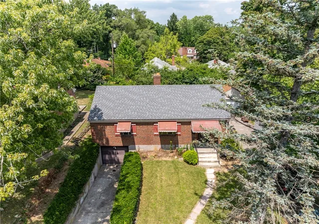 Photo 5 of Single family home for sale at 333 Castlewood Ave, Dayton, OH 45405 | MLS# 965219 | Listing updated on 2026-08-21