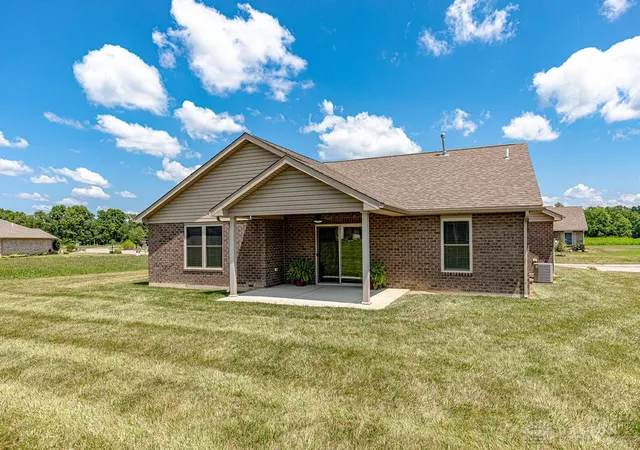 Photo 3 of Sale Pending at 136 Pebble Crk Dr, Eaton, OH 45320 | MLS# 965637 | Listing updated on 2026-08-21