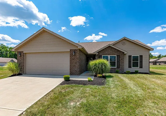 Photo 4 of Sale Pending at 136 Pebble Crk Dr, Eaton, OH 45320 | MLS# 965637 | Listing updated on 2026-08-21