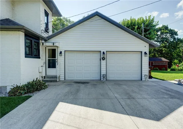 Photo 3 of Single family home for sale at 126 Oakwood St, Greenville, OH 45331 | MLS# 965846 | Listing updated on 2026-08-18