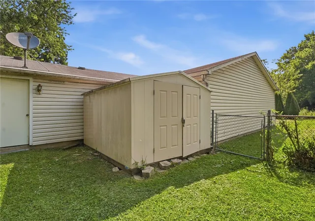 47th image of 5890 Springfield Xenia Rd, Springfield, OH 45502 | MLS# 965989