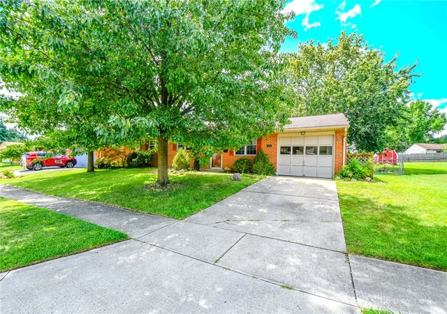 Photo 4 of Sale Pending at 7240 Stonehurst Dr, Dayton, OH 45424 | MLS# 963749 | Listing updated on 2026-08-26