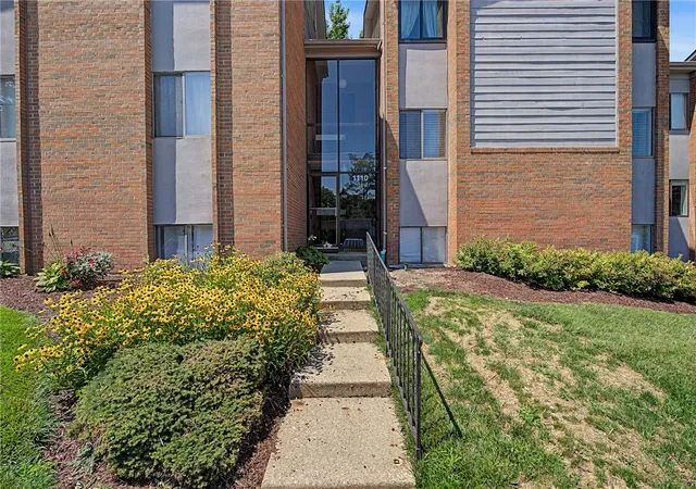 Photo 4 of Condo for sale at 1110 Eagle Feather Cir #C, West Carrollton, OH 45449 | MLS# 965919 | Listing updated on 2026-08-06