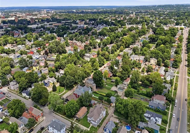3rd image of 112 Park Dr, Dayton, OH 45410 | MLS# 965803