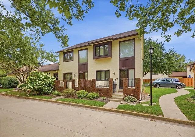 2nd image of 6852 Olde Greenbrier Ln, Dayton, OH 45459 | MLS# 965992
