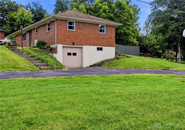 Photo 5 of Single family home for sale at 25 Secore Ct, Dayton, OH 45440 | MLS# 965965 | Listing updated on 2026-08-08