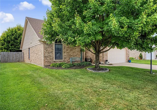 Photo 3 of Sale Pending at 9529 Summer Wind Trl, Miamisburg, OH 45342 | MLS# 966057 | Listing updated on 2026-09-28