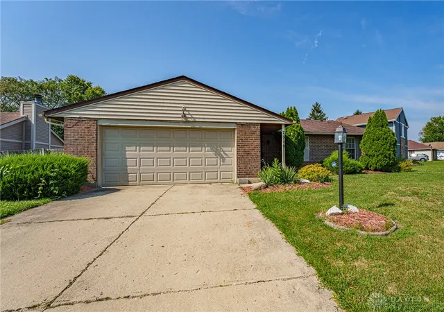 Photo 3 of Sale Pending at 7816 Waterton Ct, Dayton, OH 45426 | MLS# 965639 | Listing updated on 2026-08-09