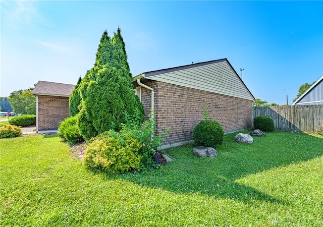Photo 3 of Sale Pending at 7816 Waterton Ct, Dayton, OH 45426 | MLS# 965639 | Listing updated on 2026-08-09