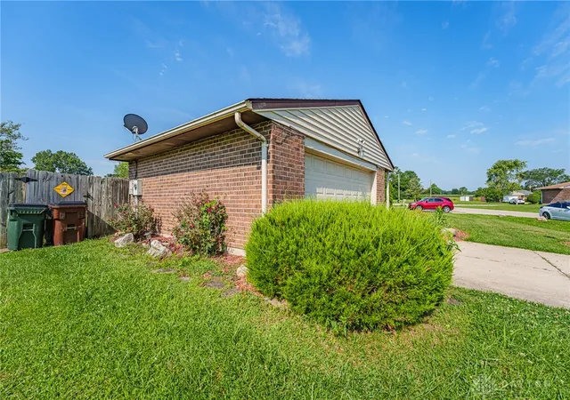 Photo 4 of Sale Pending at 7816 Waterton Ct, Dayton, OH 45426 | MLS# 965639 | Listing updated on 2026-08-09