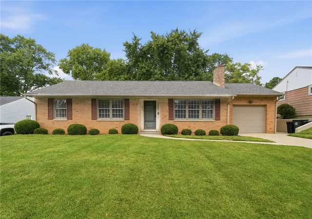 Photo 1 of Sale Pending at 406 Ross St, Middletown, OH 45044 | MLS# 966094 | Listing updated on 2026-08-21