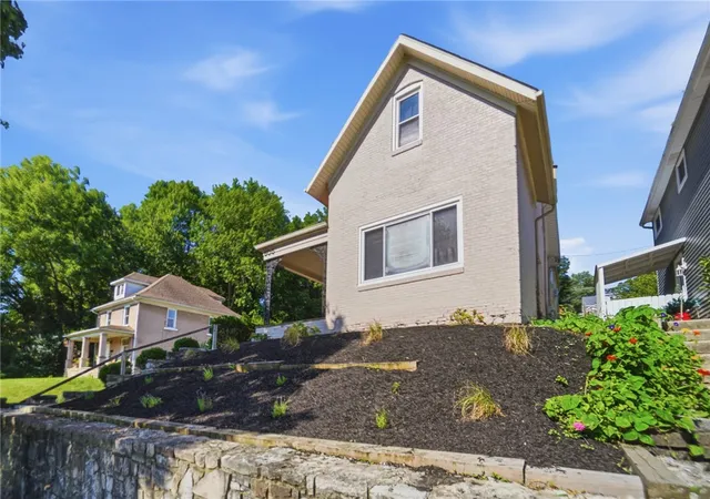 Photo 2 of Single family home for sale at 605 N Main Ave, Sidney, OH 45365 | MLS# 966098 | Listing updated on 2026-08-24