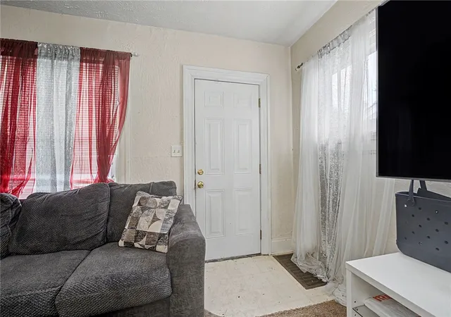 Listing Photo 5 - Condo for sale in building located at 1914 King Ave, Dayton, OH 45420