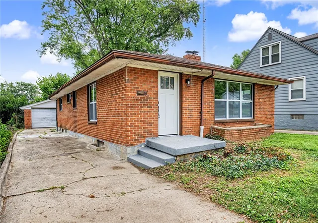 1st image of 804 Oakleaf Dr, Dayton, OH 45417 | MLS# 966097