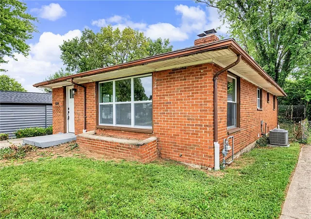 2nd image of 804 Oakleaf Dr, Dayton, OH 45417 | MLS# 966097