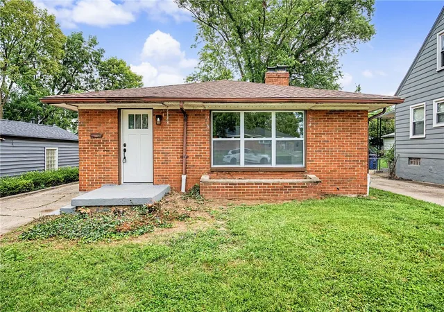 3rd image of 804 Oakleaf Dr, Dayton, OH 45417 | MLS# 966097