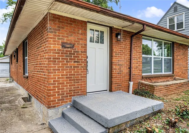4th image of 804 Oakleaf Dr, Dayton, OH 45417 | MLS# 966097