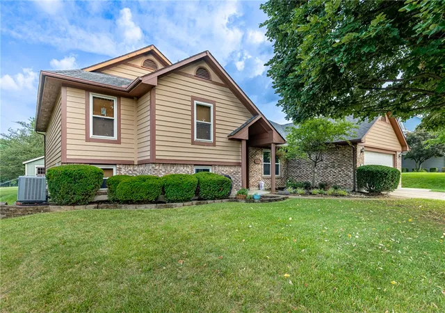 2nd image of 351 Park Ln, Springboro, OH 45066 | MLS# 966150