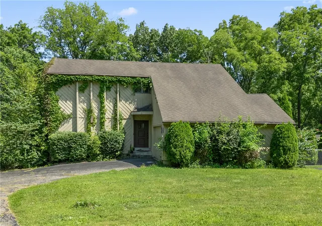 Photo 1 of Single family home for sale at 6006 Lynnaway Dr, Dayton, OH 45415 | MLS# 966159 | Listing updated on 2026-08-10