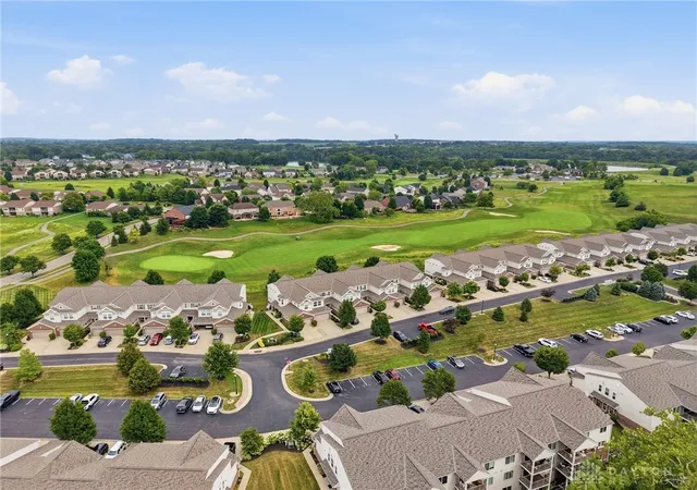 Listing Photo 2 - Condo for sale in building located at 1376 Ironwood Dr, Lebanon, OH 45036 - Unit #