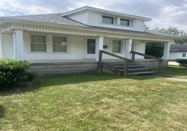1st image of 220 Park Ave, London, OH 43140 | MLS# 966403