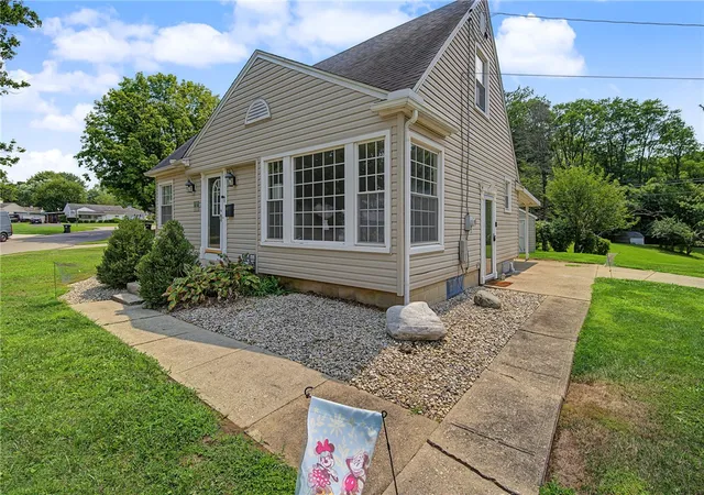 Photo 3 of Single family home for sale at 415 S Stadium Dr, Xenia, OH 45385 | MLS# 966336 | Listing updated on 2026-08-19