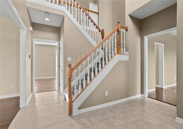 4th image of 1600 Sunnington Grove Dr, Dayton, OH 45458 | MLS# 966404