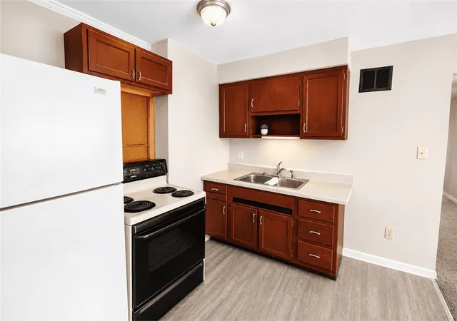 Listing Photo 3 - Condo for sale in building located at 3841 Carroll Ave, Dayton, OH 45405