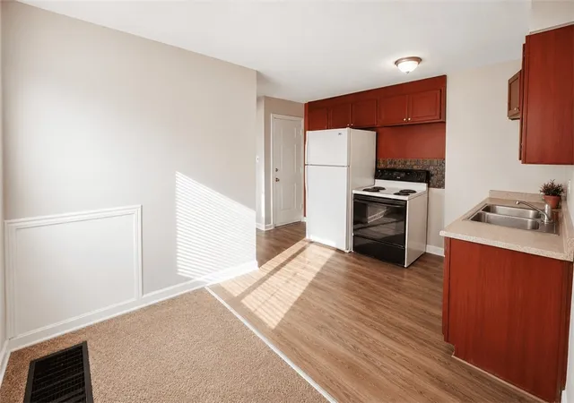 Listing Photo 4 - Condo for sale in building located at 3841 Carroll Ave, Dayton, OH 45405
