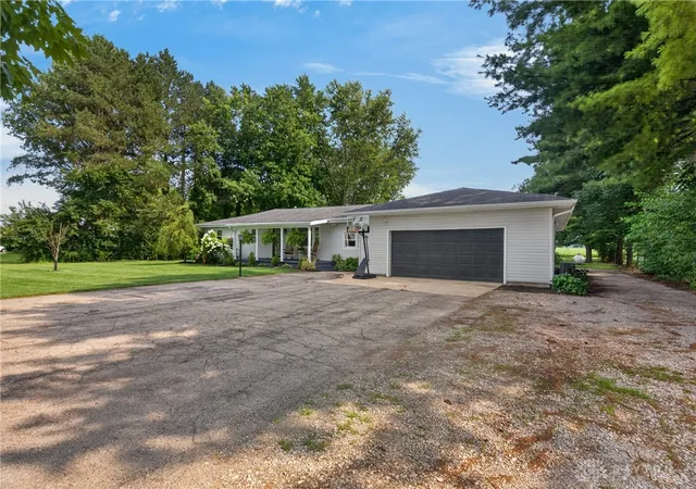 Photo 4 of Single family home for sale at 1947 Dingman Slagle Rd, Sidney, OH 45365 | MLS# 966551 | Listing updated on 2026-08-20