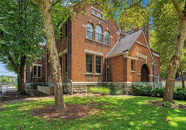 Listing Photo 3 - Condo for sale in building located at 226 Mcdaniel St, Dayton, OH 45405 - Unit #190