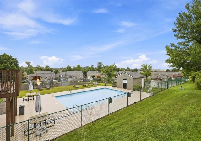 2nd image of 5569 Hummock Rd, Dayton, OH 45426