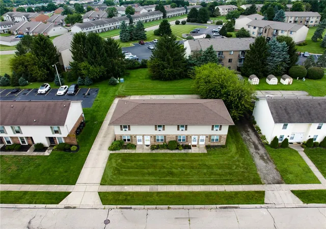 Listing Photo 2 - Condo for sale in building located at 1855-1861 N Lakeman Dr, Bellbrook, OH 45305 - Unit #