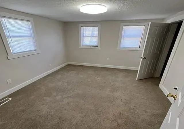 Listing Photo 4 - Condo for sale in building located at 1415 Ohmer Ave, Dayton, OH 45410