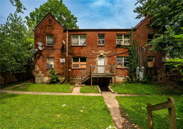 Listing Photo 2 - Condo for sale in building located at 2039 Emerson Ave, Dayton, OH 45406 - Unit #