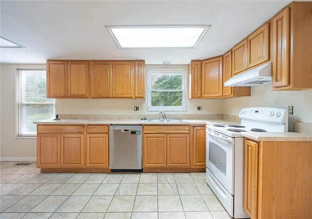 2nd image of 5404 Quisenberry Dr, Dayton, OH 45424 | MLS# 966481