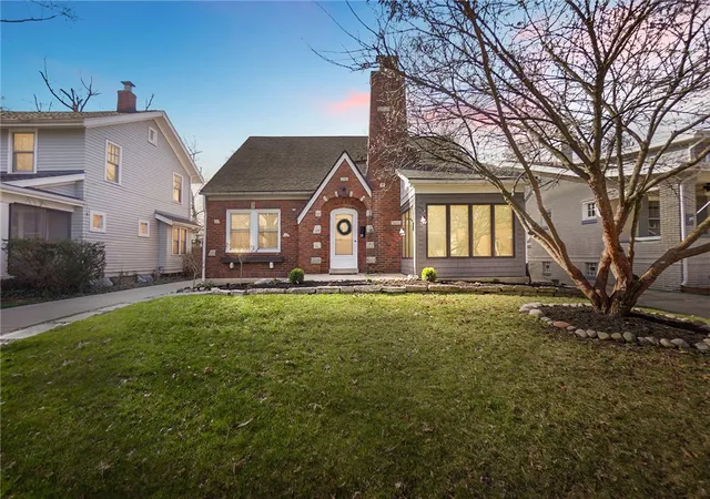 Photo 1 of Single family home for sale at 252 Aberdeen Ave, Oakwood, OH 45419 | MLS# 965924 | Listing updated on 2026-08-16