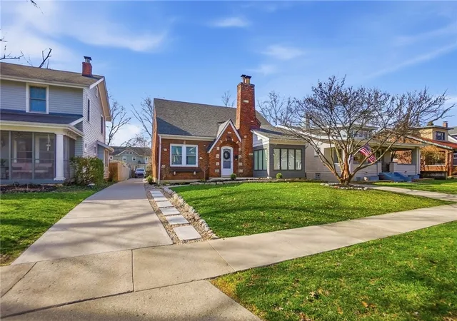 Photo 2 of Single family home for sale at 252 Aberdeen Ave, Oakwood, OH 45419 | MLS# 965924 | Listing updated on 2026-08-16