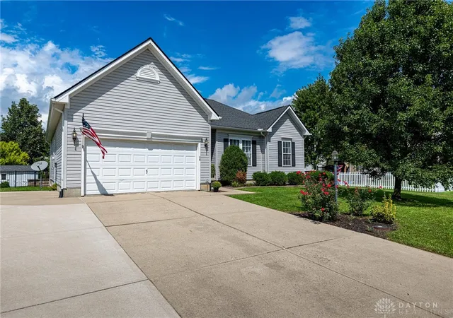 Photo 2 of Sale Pending at 1376 Bareback Trl, Dayton, OH 45434 | MLS# 966735 | Listing updated on 2026-08-20