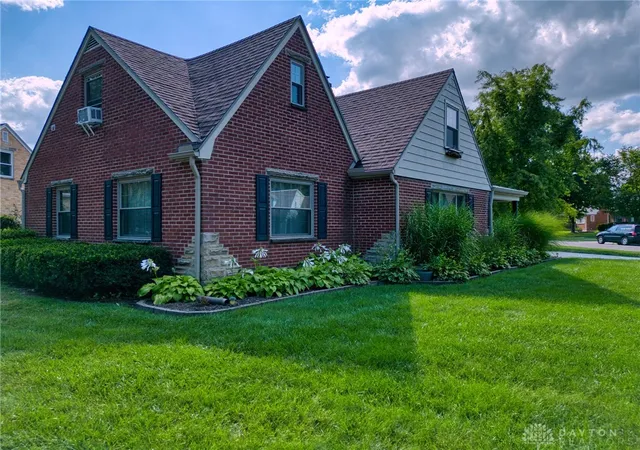 3rd image of 900 Devonshire Rd, Dayton, OH 45419 | MLS# 965960