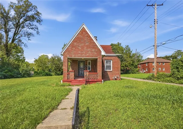 1st image of 945 Vernon Dr, Dayton, OH 45402 | MLS# 966848